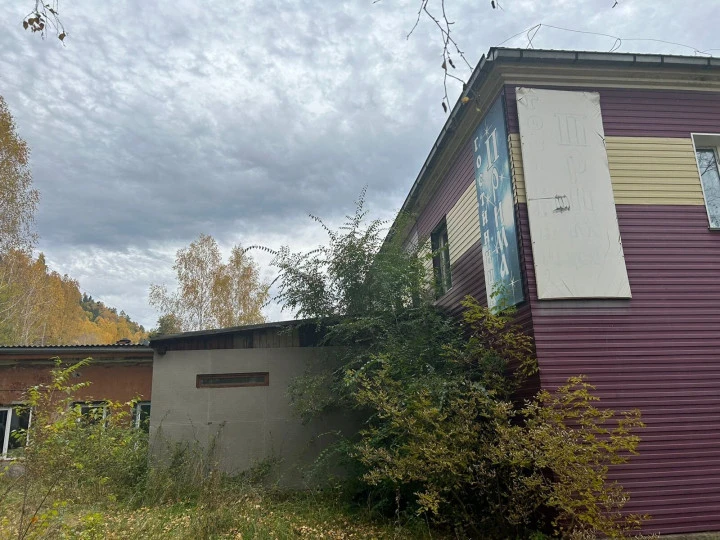 Продается здание (общежитие на 48 мест), Республика Хакасия, г. Саяногорск, пгт. Майна, Административная площадь, стр. 4